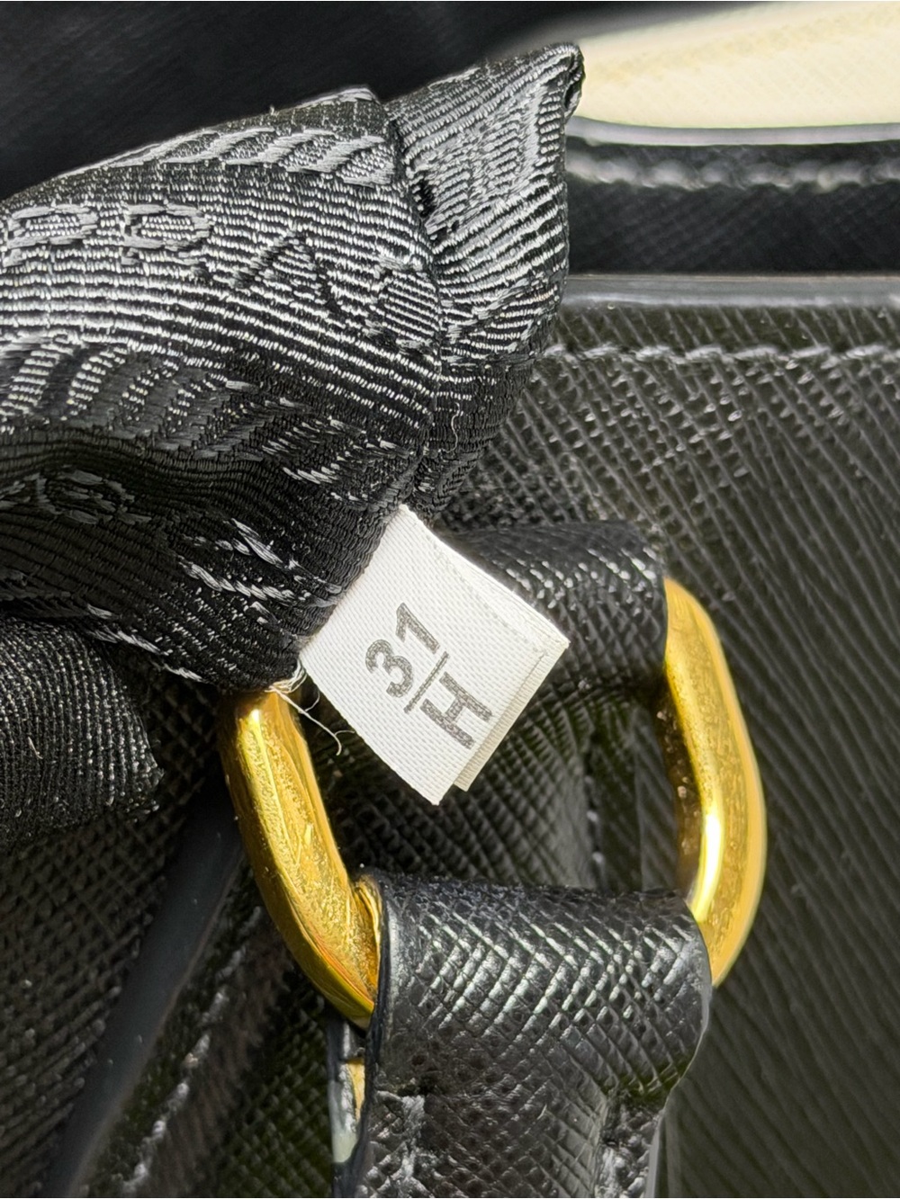 ❌SOLD❌Authentic Prada Black Saffiano Bicolor Leather Saffiano Tote Bag - Picture 12 of 16